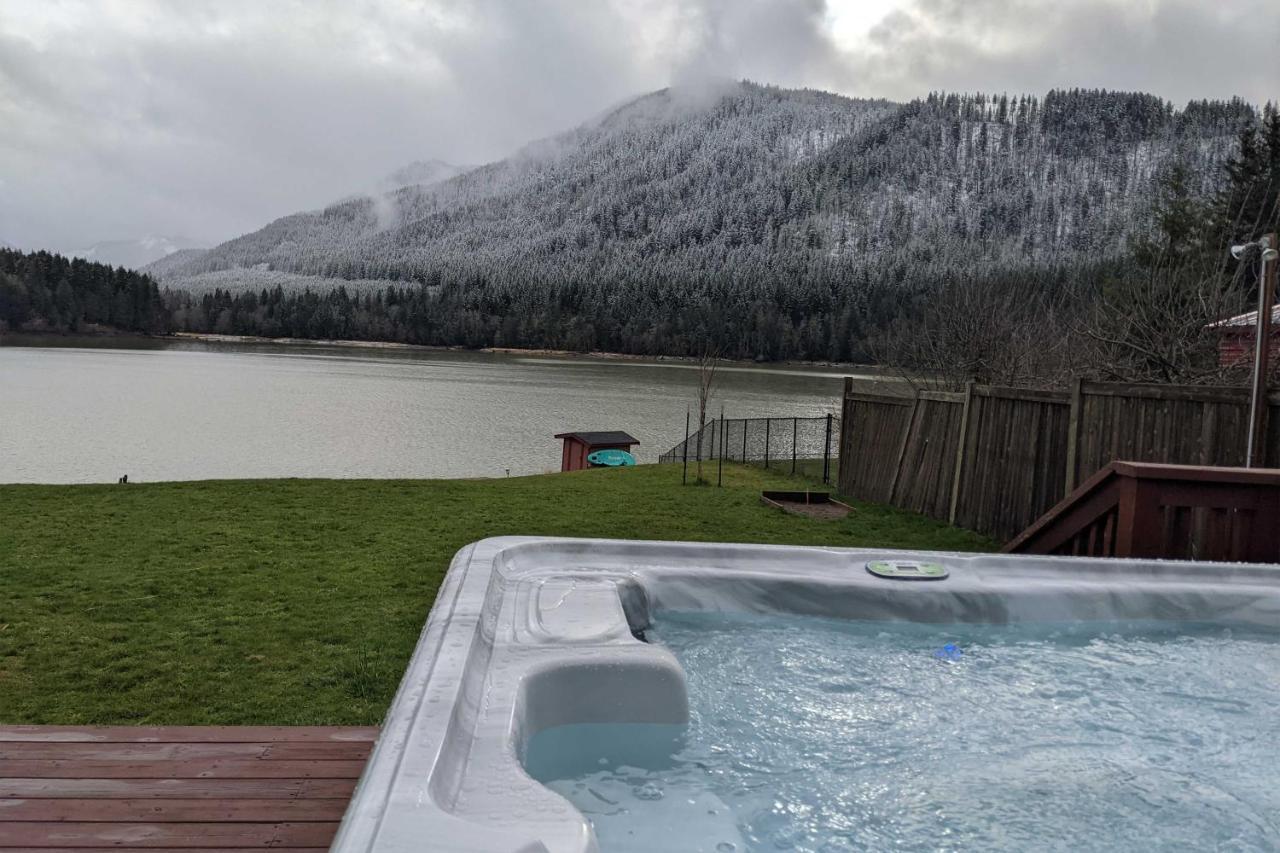 Lakefront Cabin With Stunning Mountain Views And Dock! Mineral Zewnętrze zdjęcie